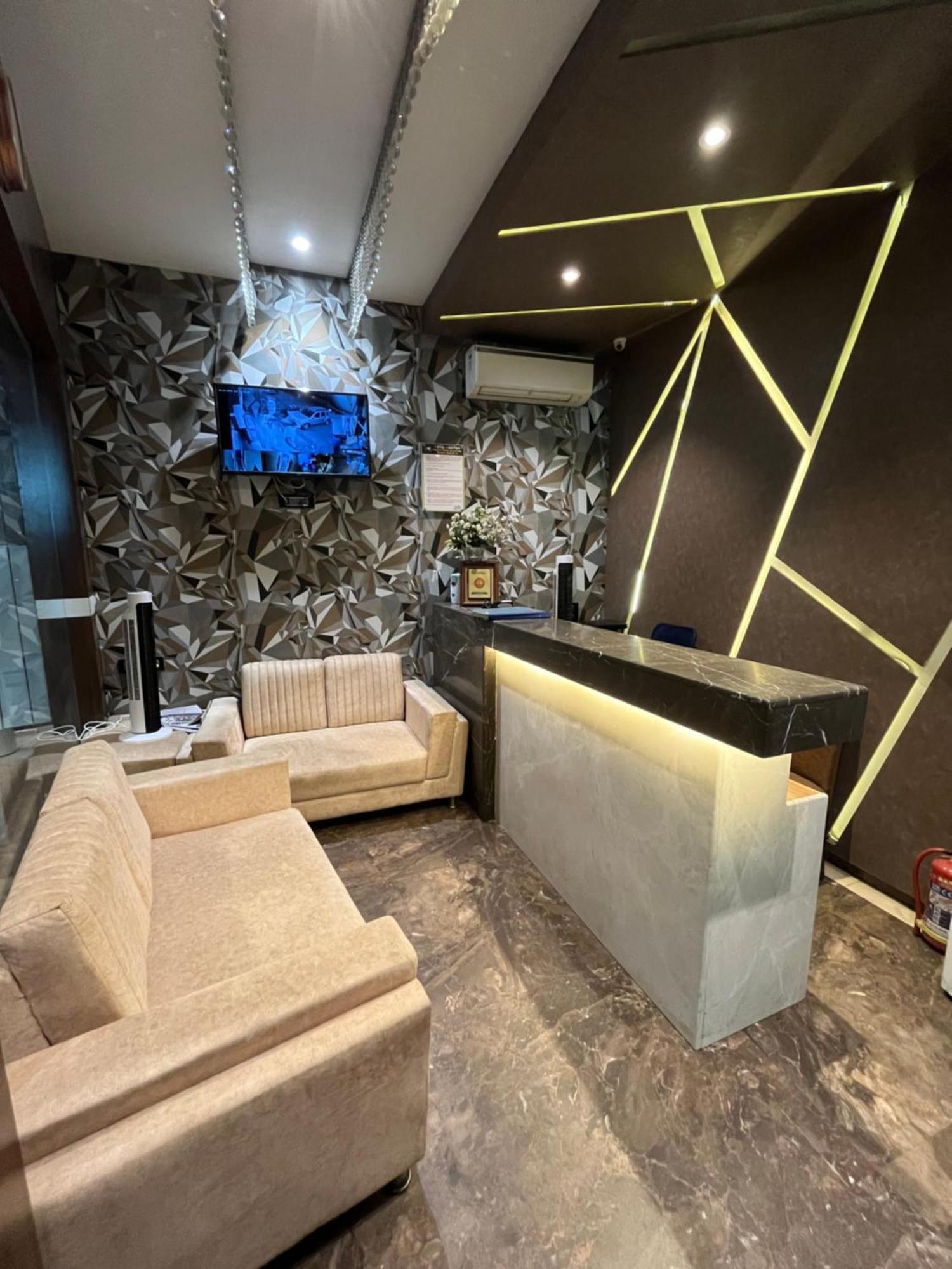 Hotel Meriton Mumbai International Airport T-2 Exterior photo