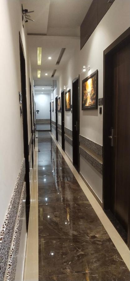Hotel Meriton Mumbai International Airport T-2 Exterior photo