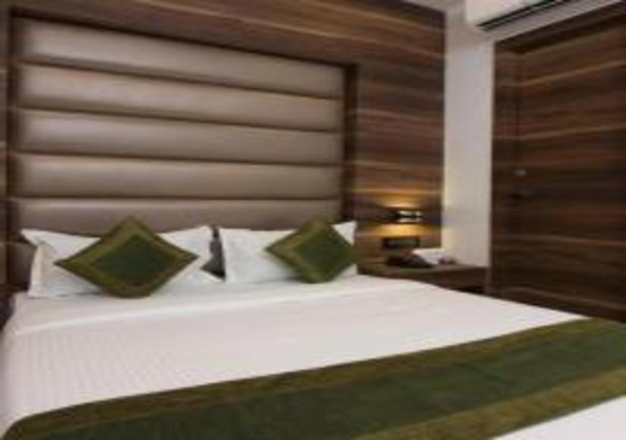 Hotel Meriton Mumbai International Airport T-2 Exterior photo